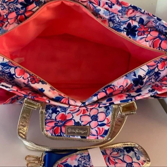 New Lilly Pulitzer GWP Insulated Beach Bag Tote in Party Like a Lobster - Picture 7 of 11